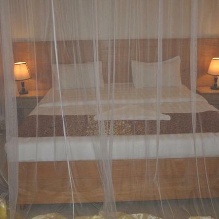 Eka Hoima Hotel Luaran gambar