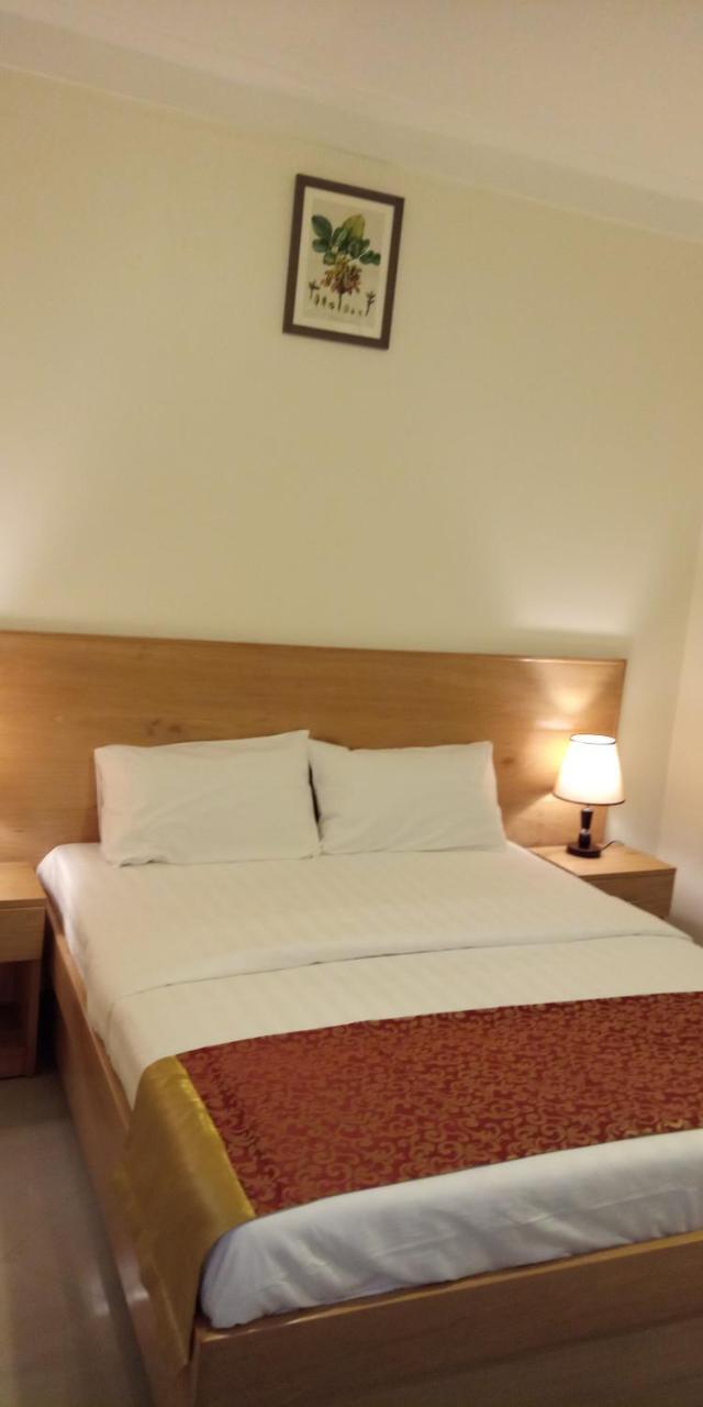 Eka Hoima Hotel Luaran gambar