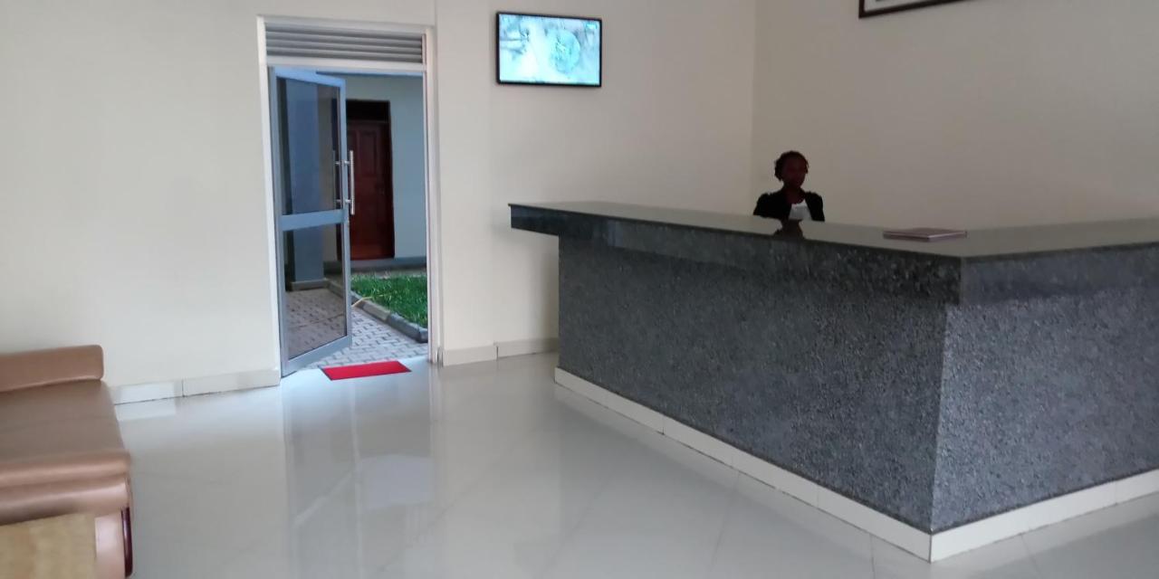 Eka Hoima Hotel Luaran gambar